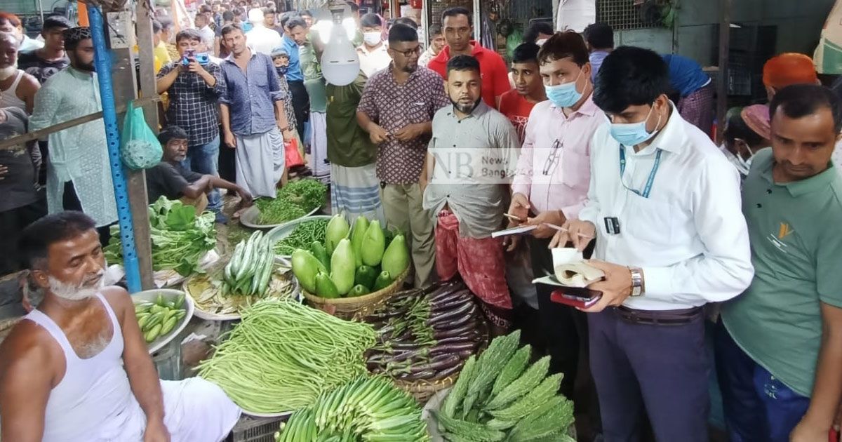 ওজনে কম দিয়ে ২০ হাজার টাকা জরিমানা গুনলেন মুরগি ব্যবসায়ী