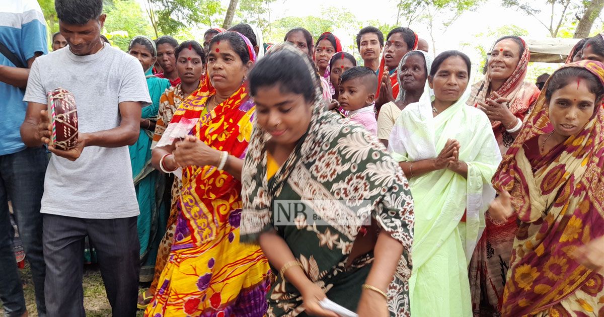 নেচে-গেয়ে-বাড়তি-মজুরি-উদযাপন-চা-শ্রমিকদের