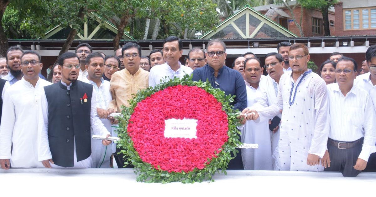 বঙ্গবন্ধুর-সমাধিতে-রূপালী-ব্যাংকের-নতুন-এমডির-শ্রদ্ধা