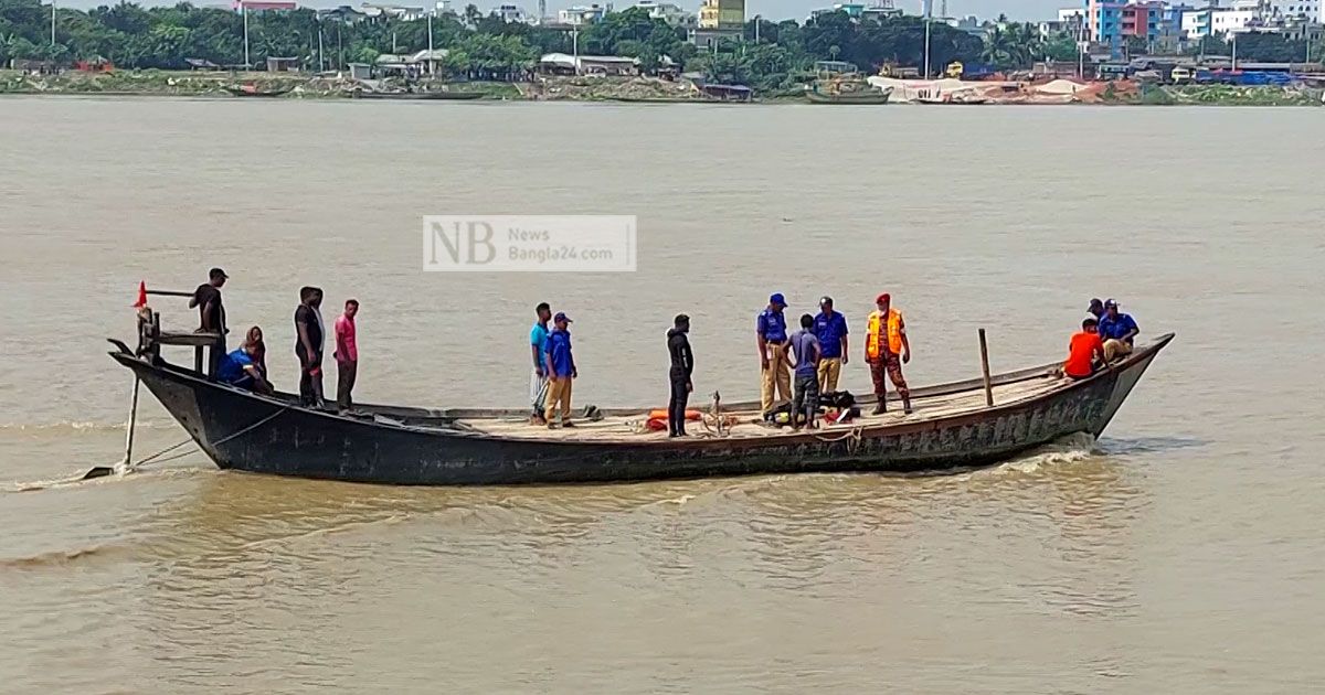 গড়াই নদীতে নৌকাডুবি: নিখোঁজ শিশু উদ্ধারে ডুবুরিদল