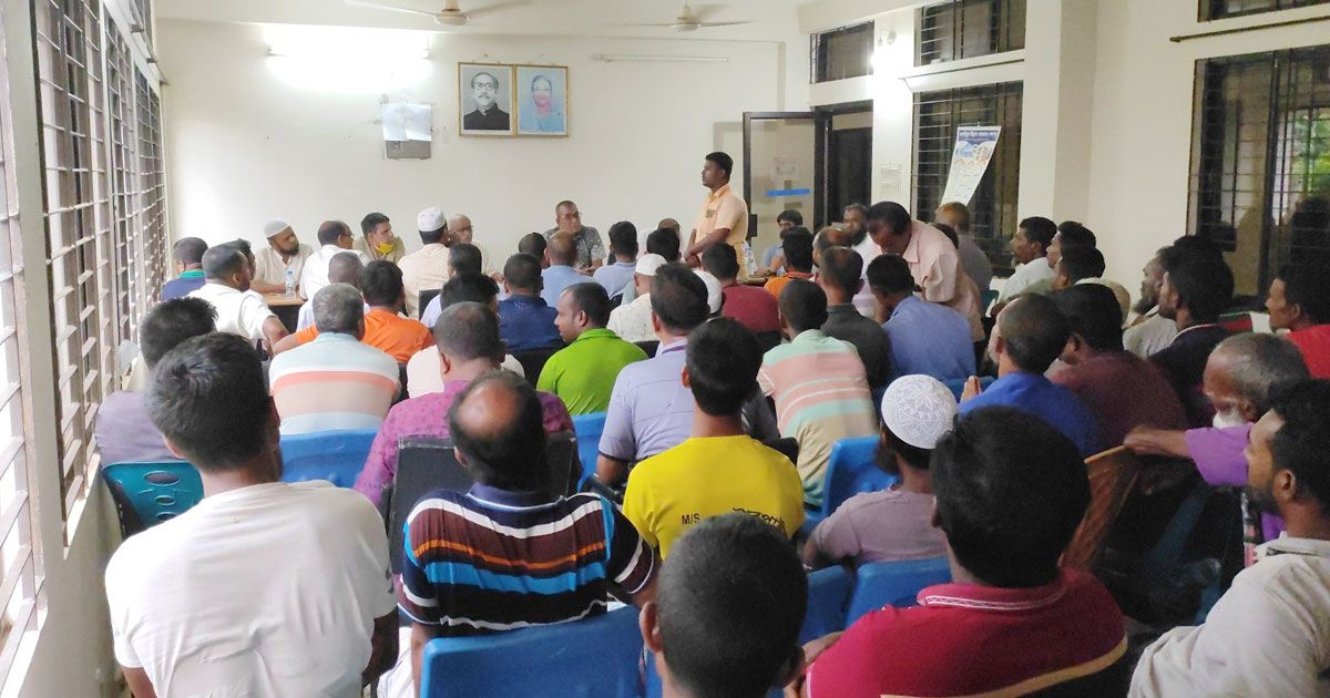 ১ টাকা বাড়ানোর দাবি মানায় বন্দরে কাজে ফিরছেন শ্রমিকরা