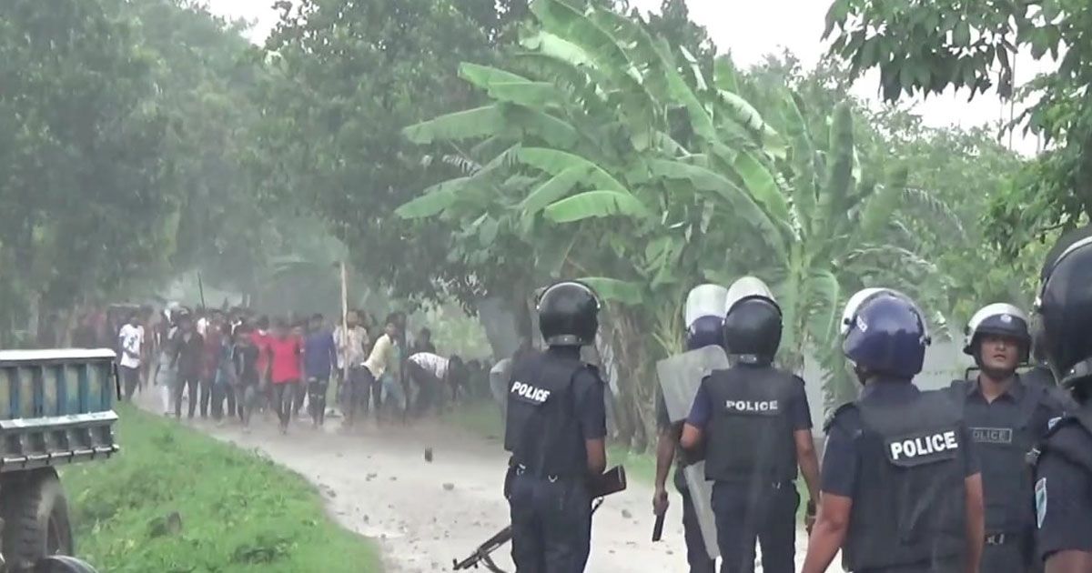 বিদেশে থেকেও ‘পুলিশের ওপর হামলায়’ বিএনপির দুইজন