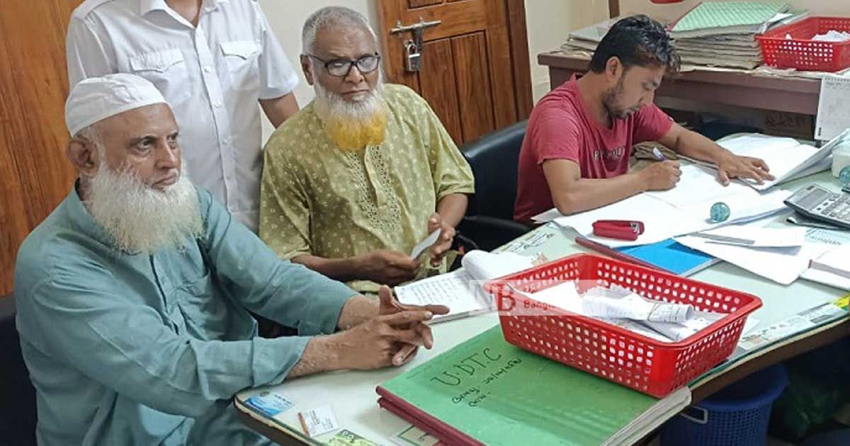 অতীতে-বিনা-টিকিটে-ট্রেন-ভ্রমণের-টাকা-পরিশোধ-করলেন-এমদাদুল
