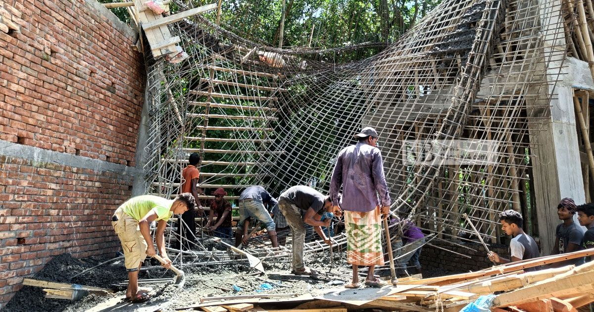 দুর্গাসাগরের নির্মাণাধীন গেট ধসে আহত ২