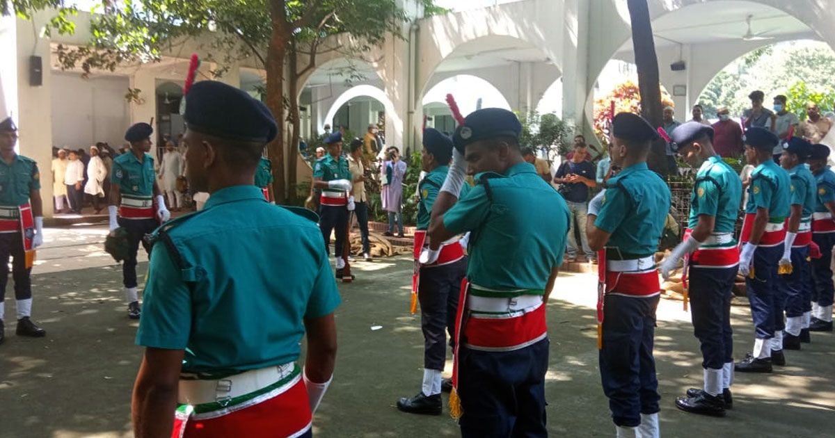 গুলশানের আজাদ মসজিদে আকবর আলি খানের জানাজা