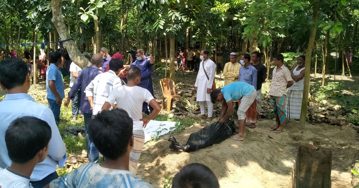 দাফনের ৮ মাস পর তোলা হলো নারীর মরদেহ