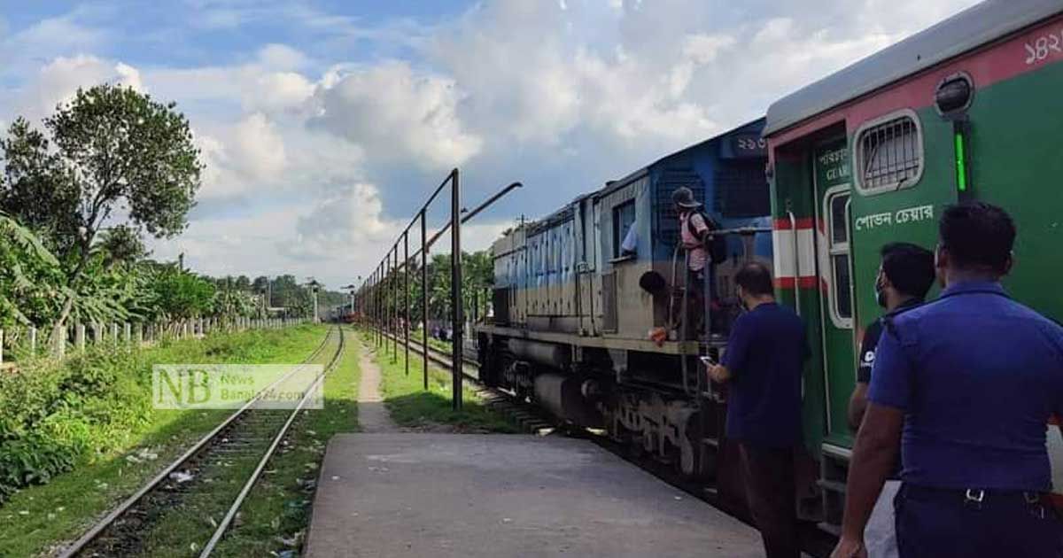 এক-লাইনে-মুখোমুখি-দুই-ট্রেন-বরখাস্ত-২