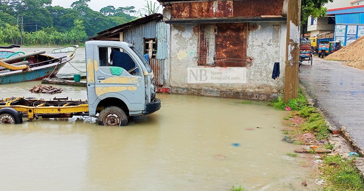 বিপৎসীমা ছাড়িয়ে প্লাবিত অন্তত ২৫ গ্রাম