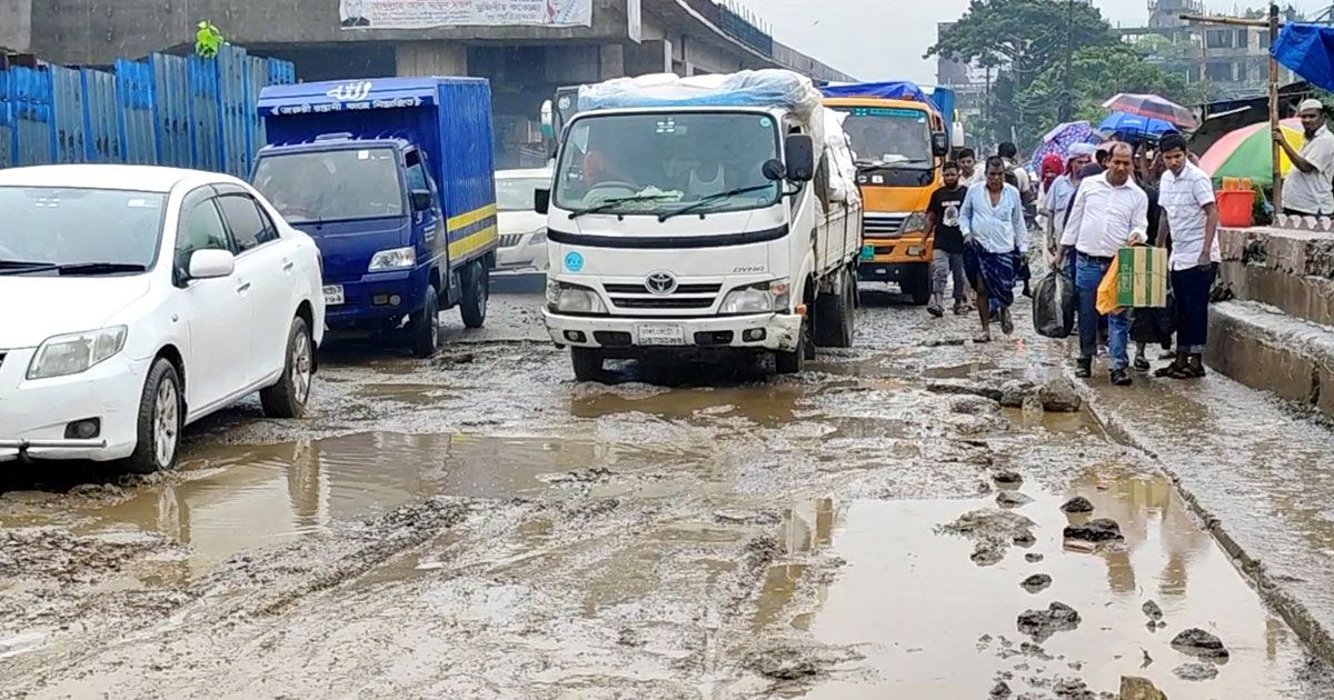 বৃষ্টিতে বেহাল ঢাকা-ময়মনসিংহ মহাসড়ক