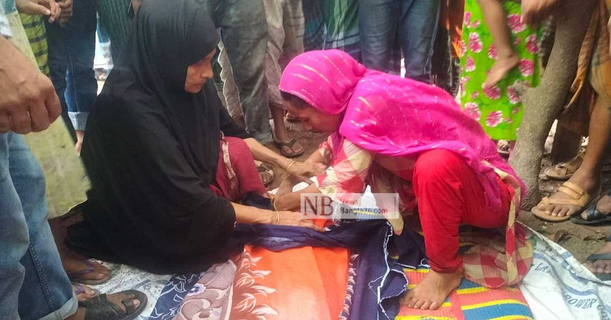 চারতলা থেকে নির্মাণসামগ্রী পড়ে শিশু নিহত