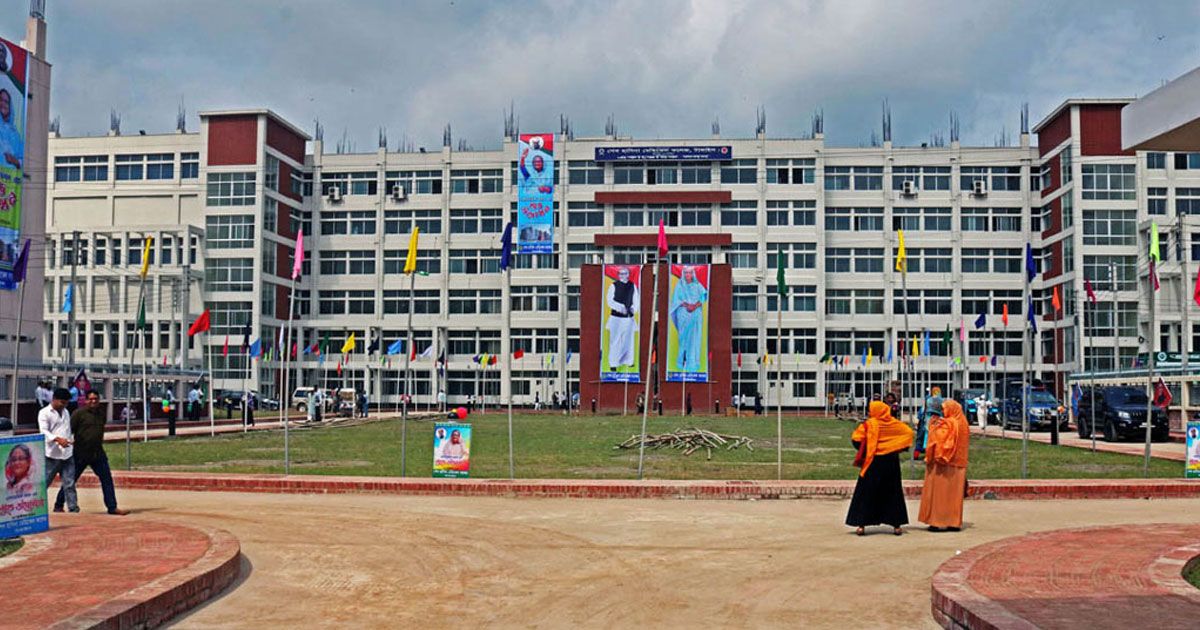 শেখ হাসিনা মেডিক্যাল কলেজে ২২ চাকরি