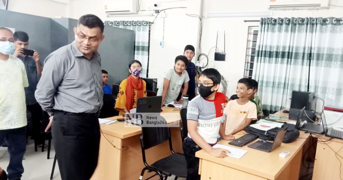 দেশের প্রথম রোবটিক্স স্কুল কুমিল্লায়