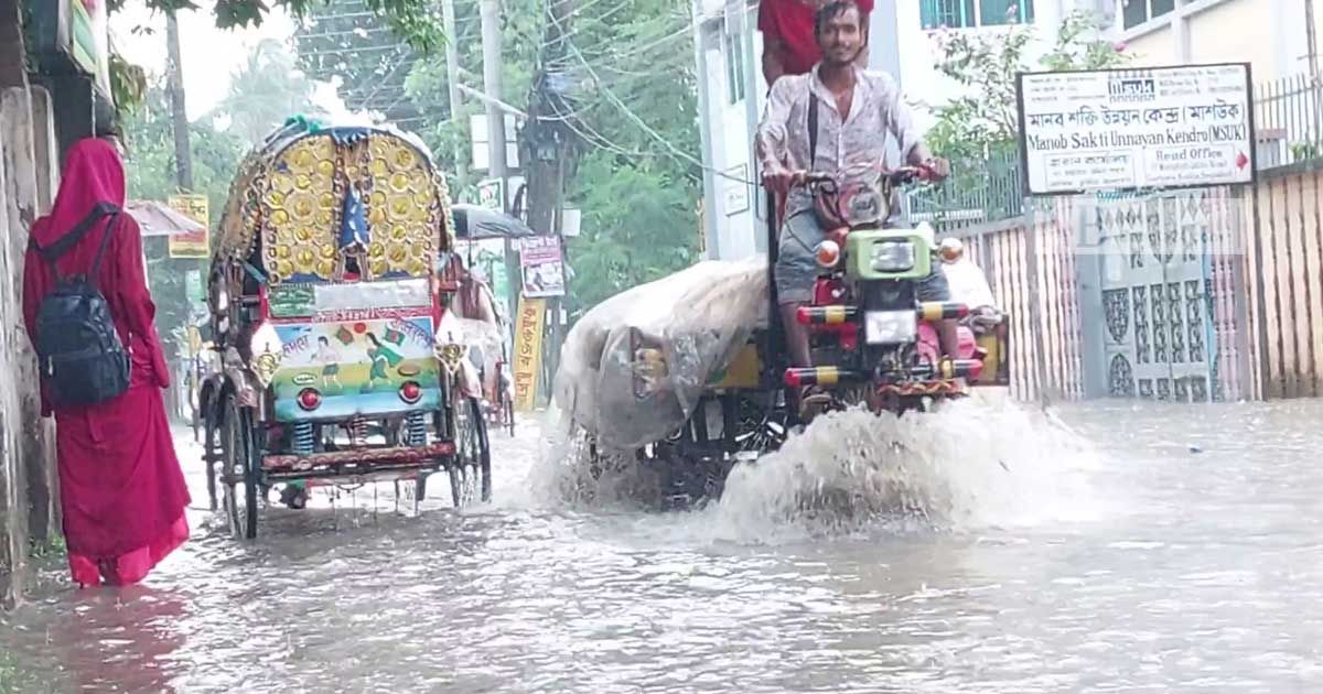 ১-ঘণ্টার-বৃষ্টিতে-তলিয়েছে-কুষ্টিয়া-শহর