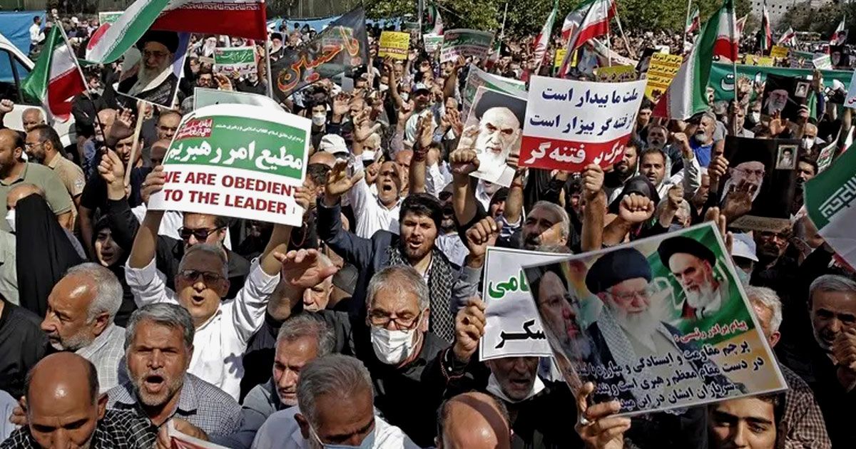 Hijab-supporters-are-on-the-streets-of-Iran