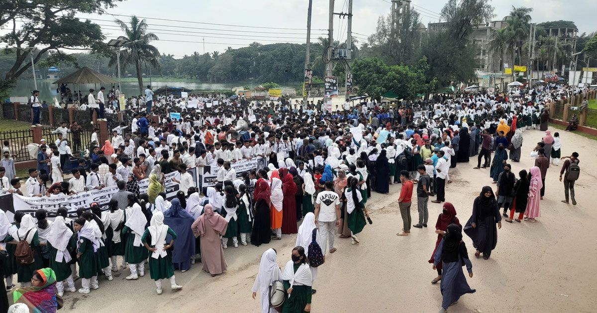 ধর্ষণে বাধা ও জানাজানির ভয়ে স্কুলছাত্রীকে হত্যা