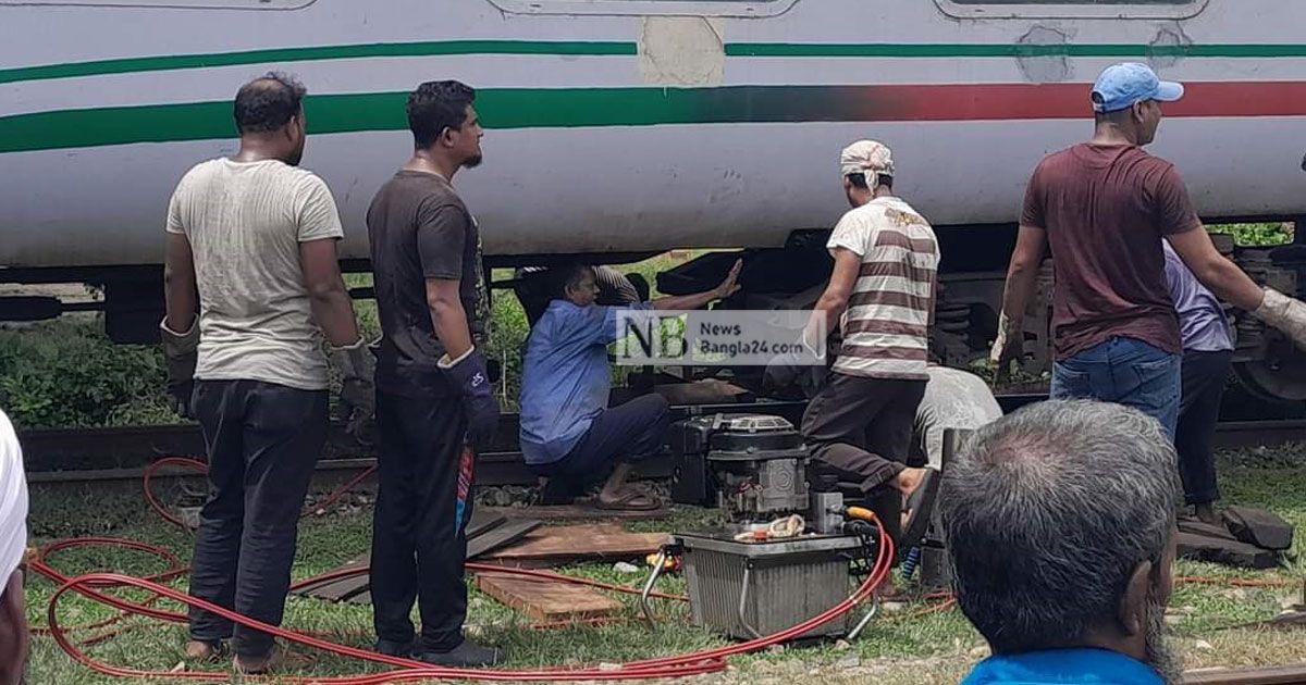 ভাটিয়ারীতে ‘বিজয় এক্সপ্রেস’ লাইনচ্যুত
