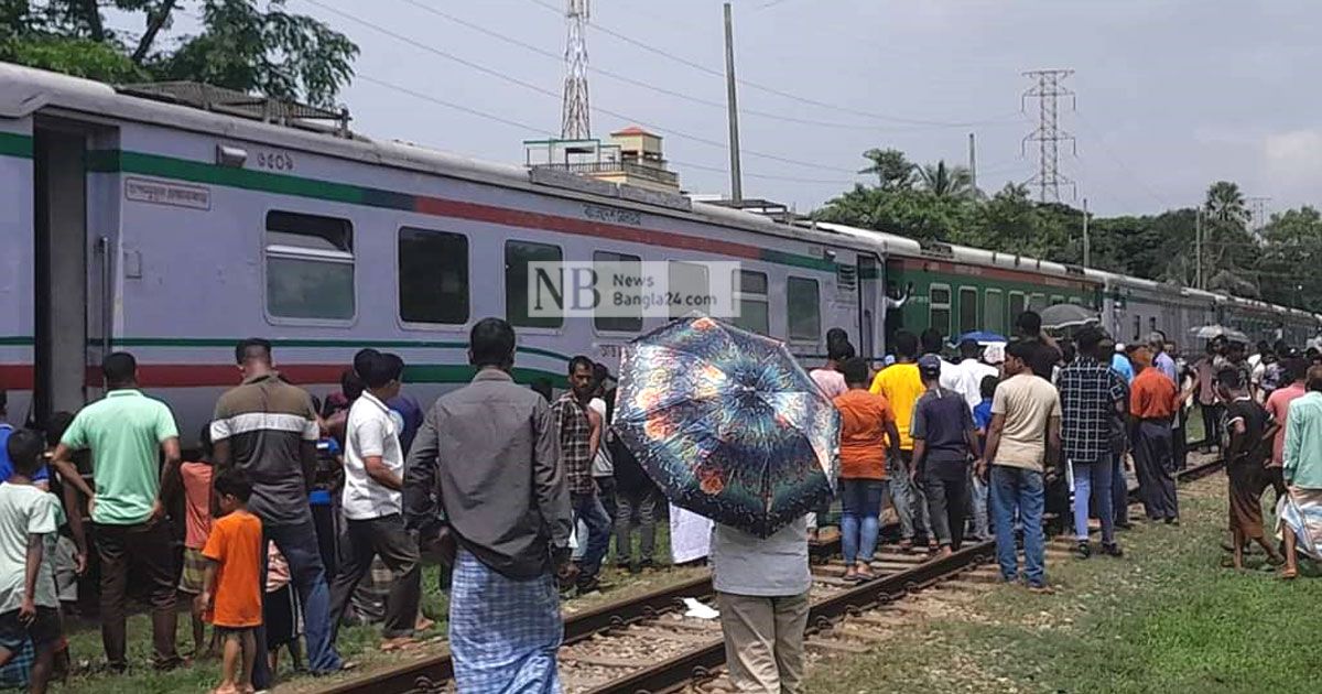 ভাটিয়ারীতে ‘বিজয় এক্সপ্রেস’ লাইনচ্যুত