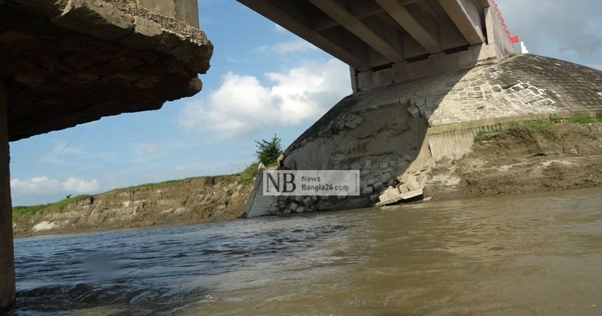 স্টেডিয়াম নির্মাণে অবৈধ বালু উত্তোলন, হুমকিতে সেতু