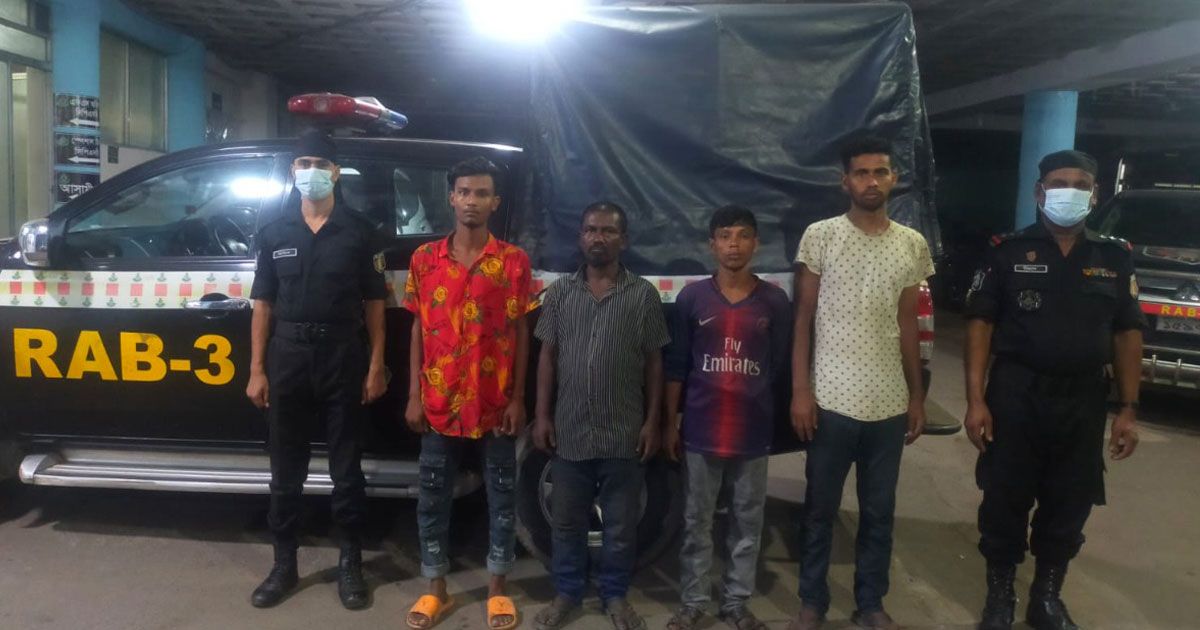 বিদ্যুৎ বিপর্যয়ের রাতে ২৪ ছিনতাইকারী আটক