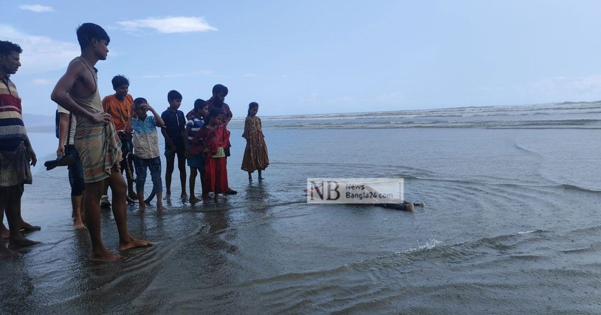 Trawler-sank-in-the-sea-the-bodies-of-two-more-Rohingya-women-were-found