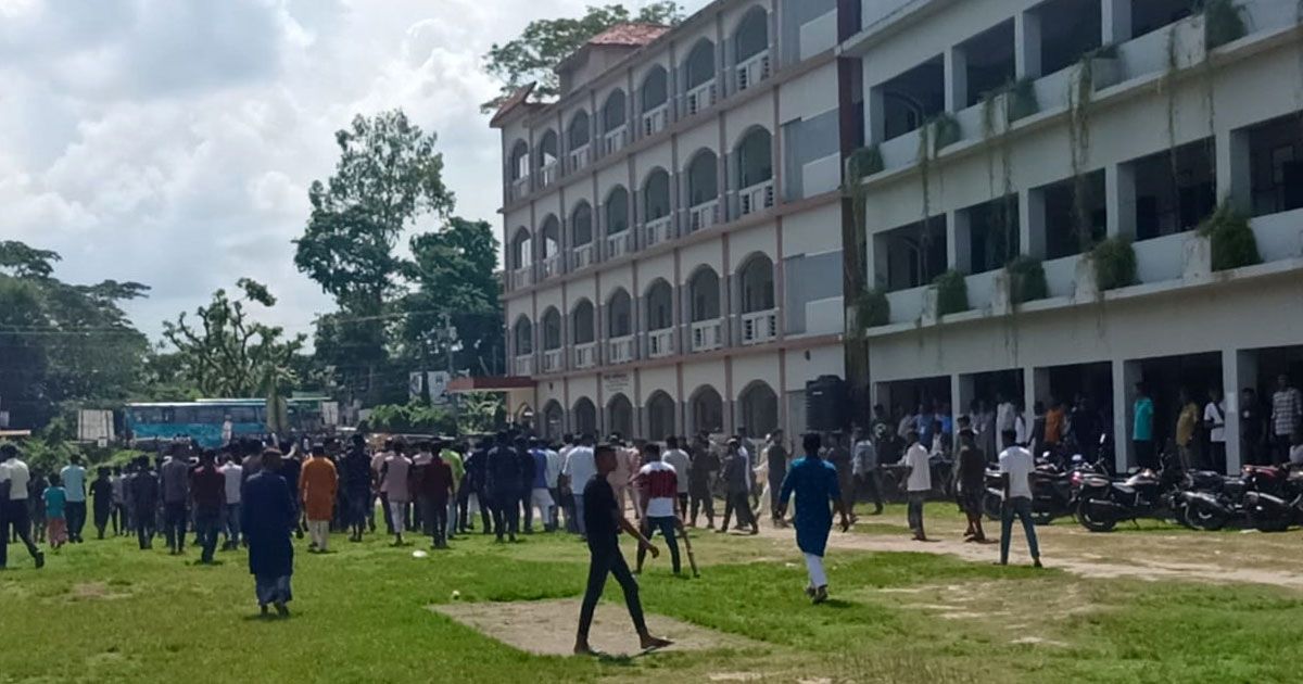 নোয়াখালীতে নেতা-কর্মীদের সংঘর্ষে পণ্ড আ.লীগের সম্মেলন