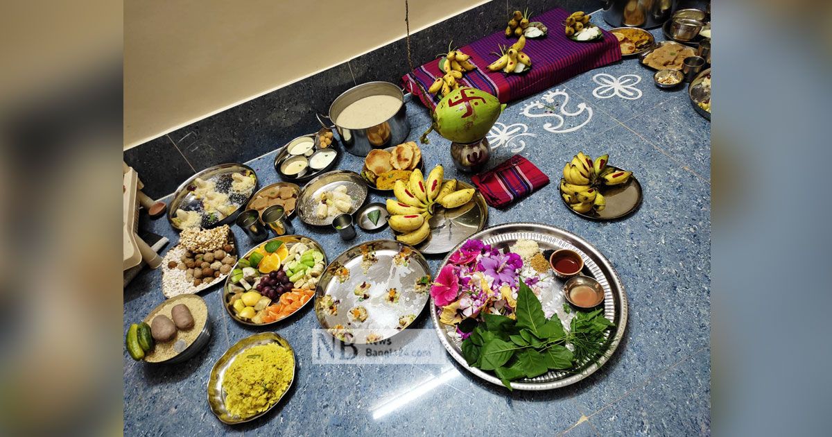 লক্ষ্মী পূজায় কারও প্রতিমা, কারও কেন ঘট-সরা