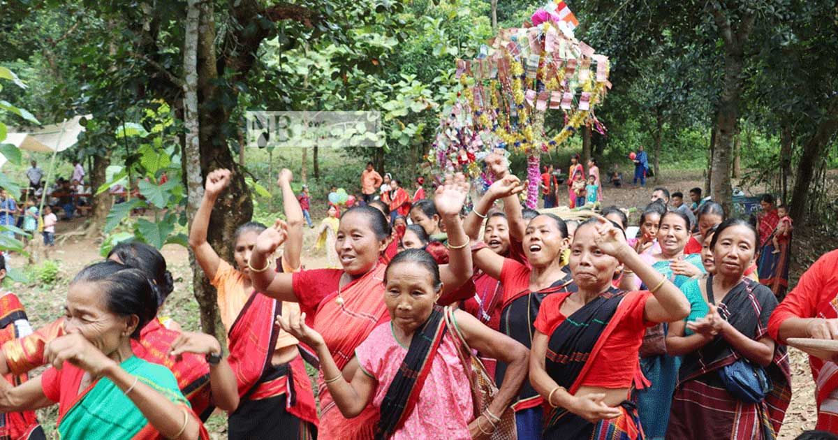 কঠিন চীবর দানে পাহাড়ে উৎসব