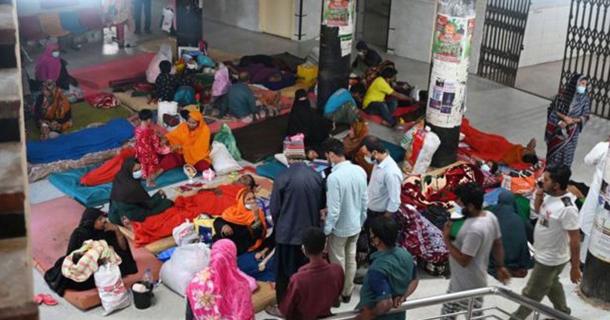 হাসপাতালে দুর্ব্যবহার, নোংরা পরিবেশ, মেশিন নষ্টে মন্ত্রীর ক্ষোভ