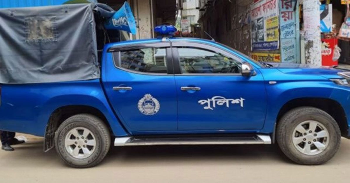 পুলিশের গাড়ি থামিয়ে ছিনতাইয়ের ঘটনায় মামলা