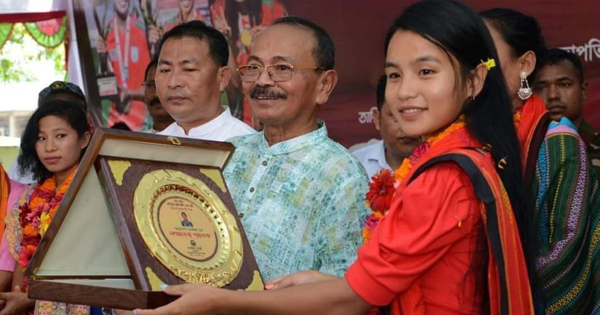 পুরস্কার আর সংবর্ধনায় ভাসলেন সাফজয়ী পাহাড়ি কন্যারা