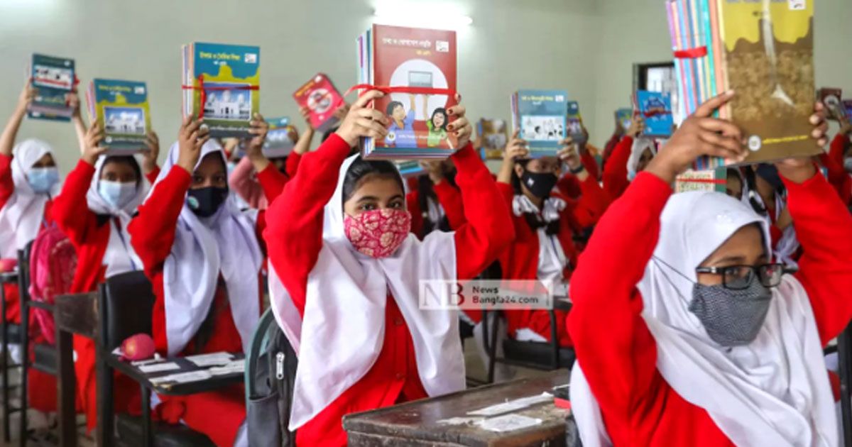 বছরের-প্রথম-দিনেই-শিক্ষার্থীদের-হাতে-নতুন-বই--শিক্ষামন্ত্রী