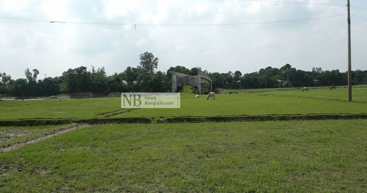 সেতু আছে, সড়ক নেই, ক্ষুব্ধ এলাকাবাসী