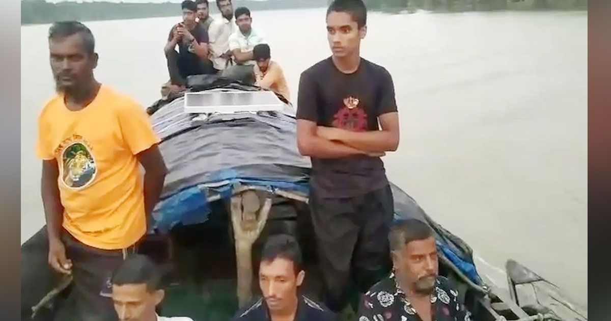 বাঘের-তাড়া-খেয়ে-গাছে-উঠে-প্রাণরক্ষা