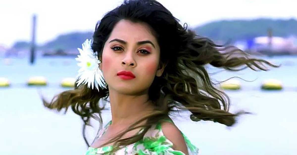 আক্রমণাত্মক-কমেন্ট-দেখে-অবাক-হয়েছি-বুবলী