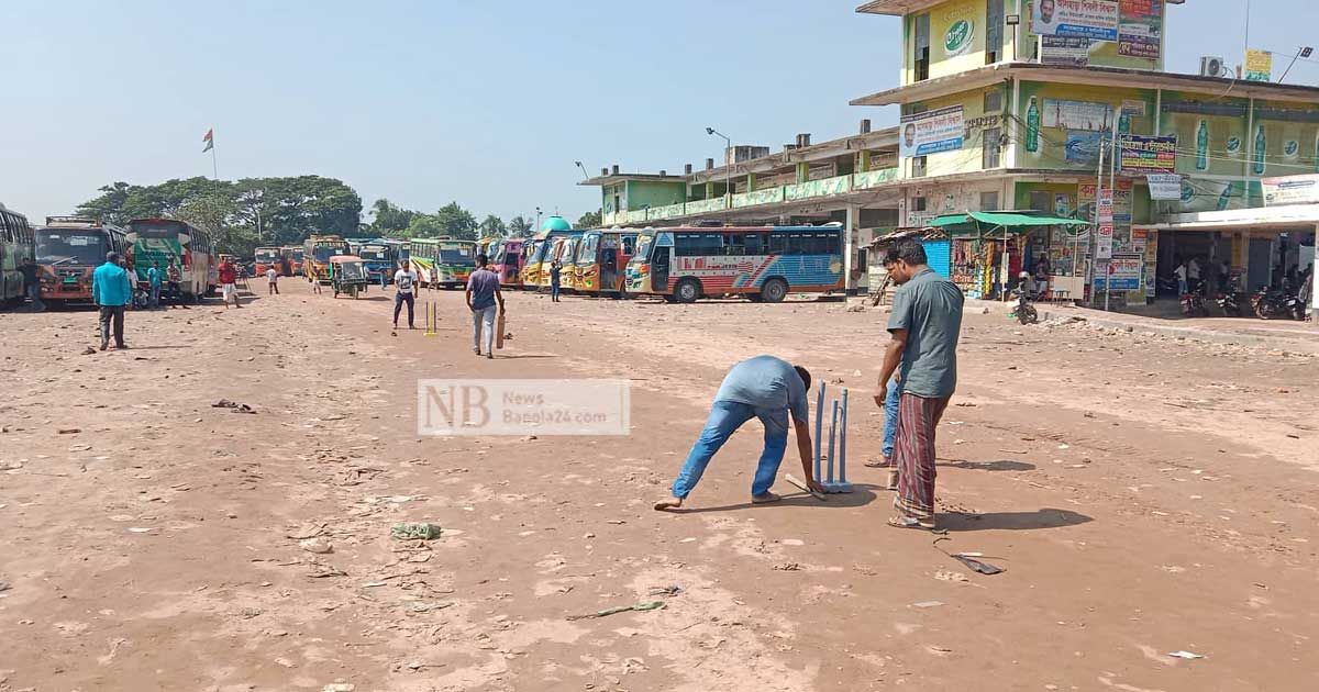 খুলনায় বিপাকে যাত্রী, কর্মহীন বাসশ্রমিক