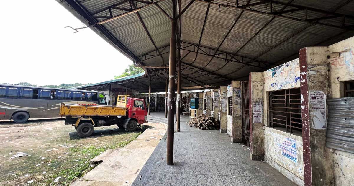 রাঙ্গামাটিতে বাস টার্মিনালের জায়গা দখল করে স্থাপনা