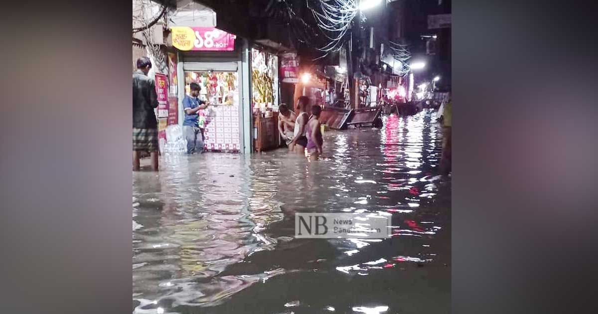 জোয়ারে খাতুনগঞ্জের দোকানে দোকানে পানি