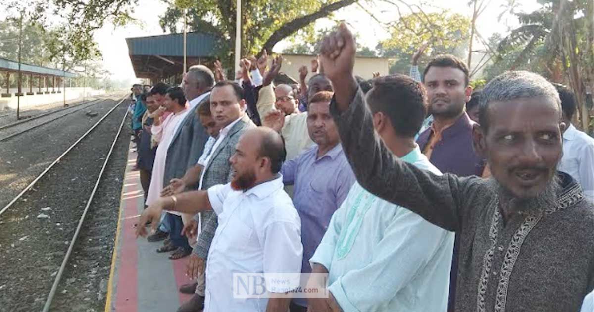 সমাবেশে-জনস্রোত-ট্রেন-বাইকে-ছুটছেন-নেতা-কর্মী