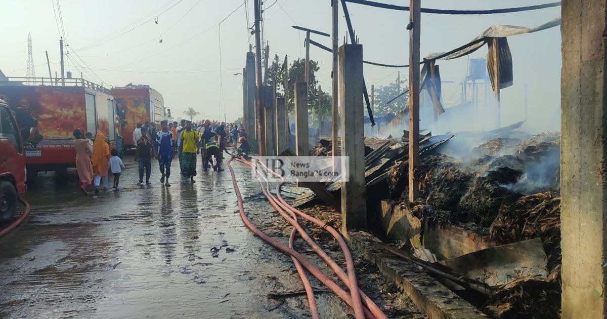 পাটের-গুদামে-মধ্যরাতের-আগুন-জ্বলল-দুপুর-পর্যন্ত