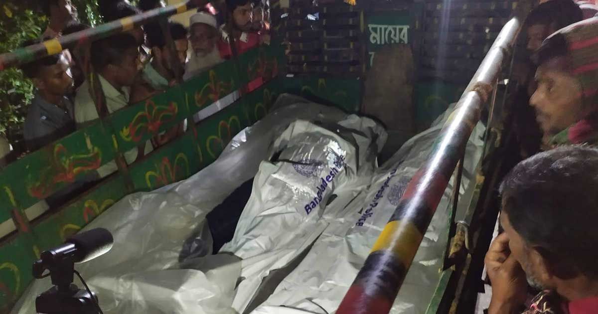 মহাসড়কে বাবা-ছেলের মরদেহ, পাশে মোটরসাইকেল