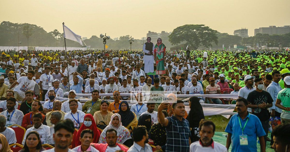 বিএনপিকে সমাবেশ ‘বুঝিয়ে দিতে’ আ.লীগের সম্মেলনে মানুষের ঢল