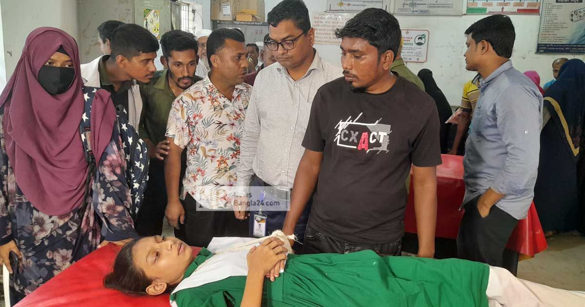 স্কুলছাত্রীকে মুখোশধারীর ছুরিকাঘাত