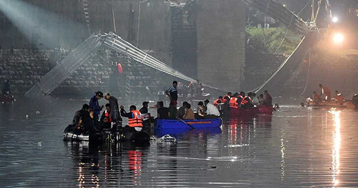 গুজরাটে সেতুধস: মৃত বেড়ে ১৪১