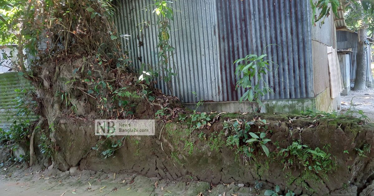 ‘চড়াইয়ের দখলে’ রজনীকান্ত সেনের বাড়ি