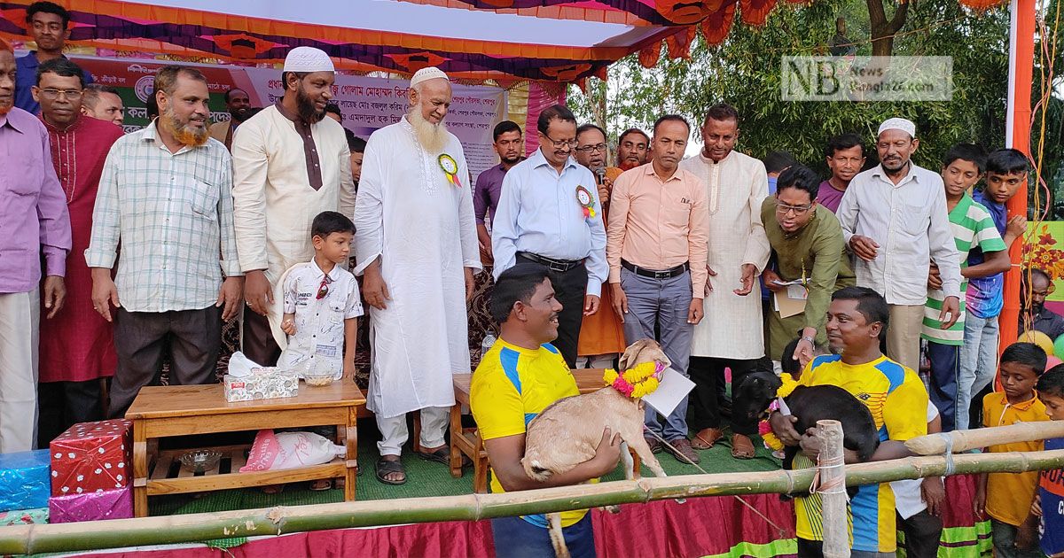 হাডুডুতে ছেলের বাবাদের দলকে হারালেন মেয়ের বাবারা