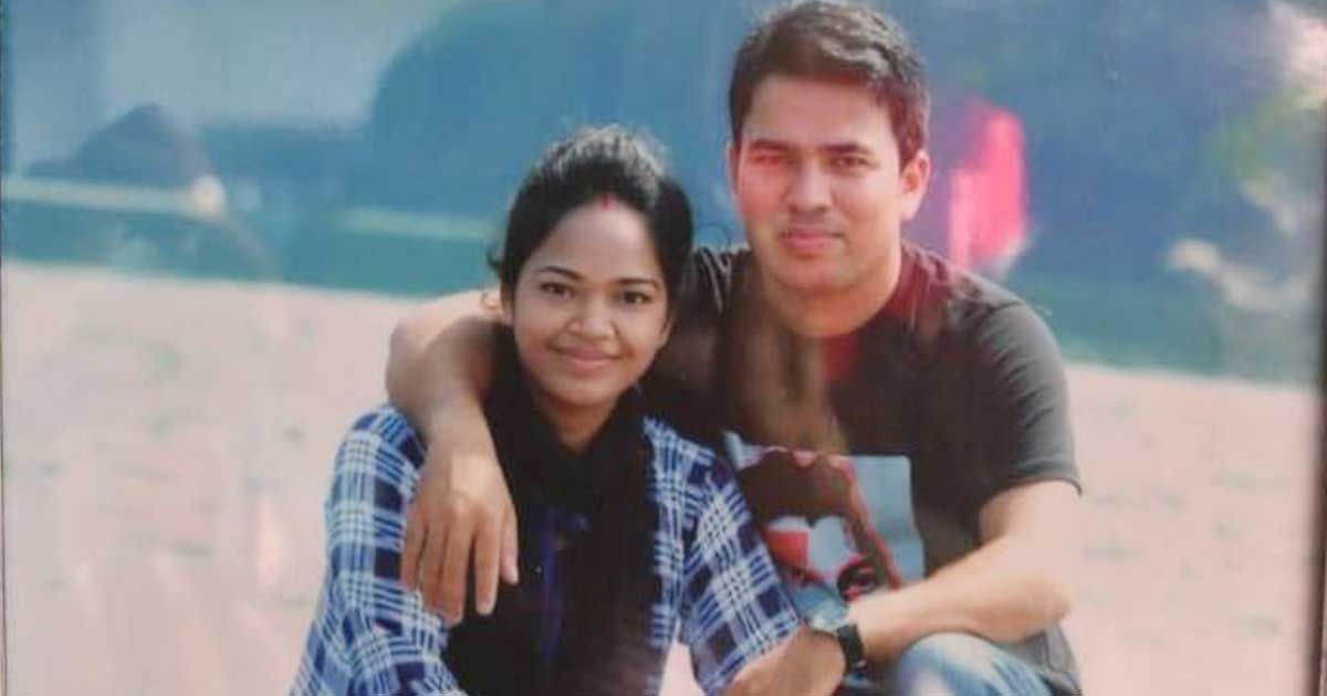 ঘরে বাবা-মায়ের ঝুলন্ত মরদেহ, কাঁদছিল শিশুটি
