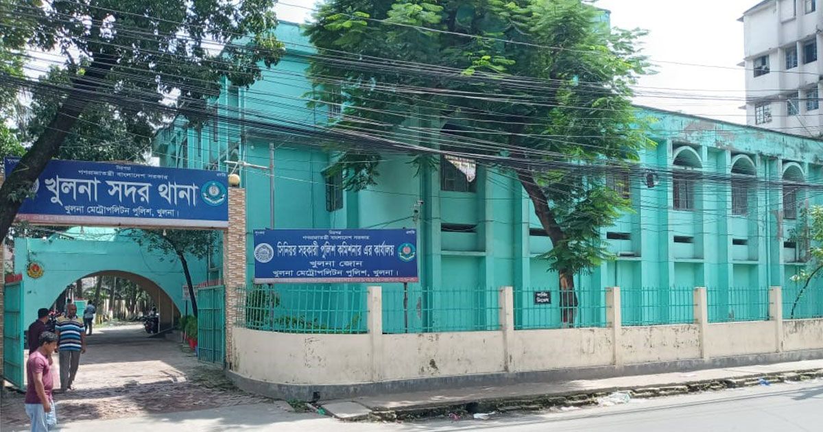 ঘরে নারীর দ্বিখণ্ডিত দেহ, দম্পতি উধাও