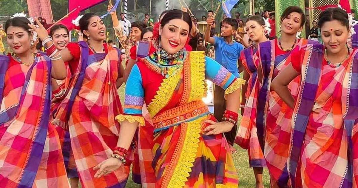 উৎসবের আমেজে ‘লাল শাড়ি’র গানের শুটিং
