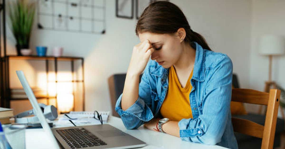 ধারদেনায় ইউরোপের ৪২% মানুষ