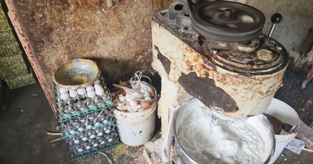 বাহারি এই কেকের পেছনের গল্পটি শুনুন